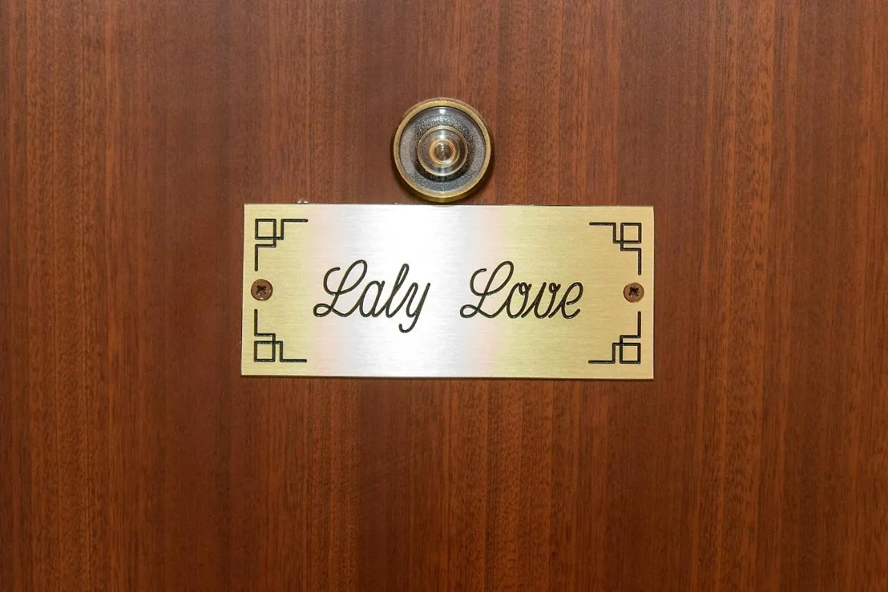 Laly Love Rom